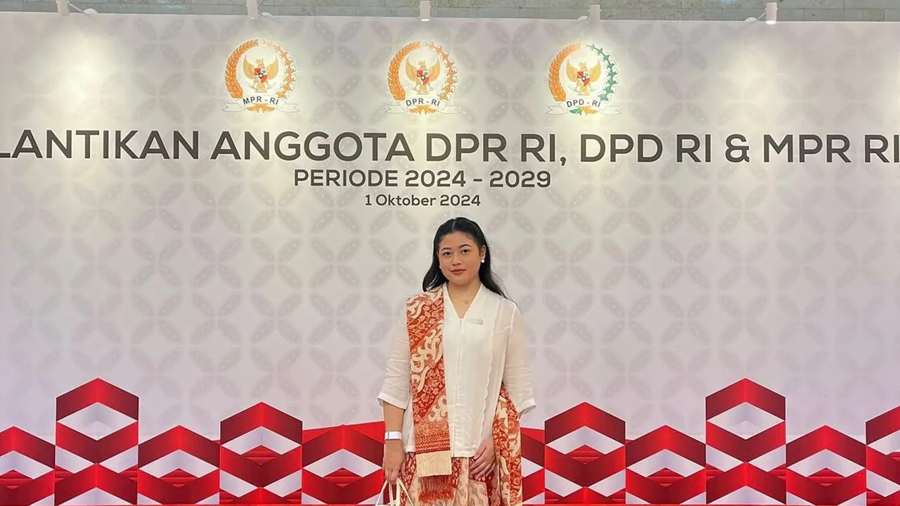 Gaya Pinka Anak Puan Maharani Dilantik Jadi Anggota DPR RI 2024-2029, Kompak Berkebaya Merah Putih dengan Sang Ibu