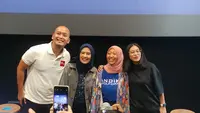 Konferensi pers Belajaraya 2023 di Jakarta, Jumat (28/07/2023) dengan 4 pemateri (dari kiri ke kanan) Widharmika Agung, Co-Founder dan Pembina Indorelawan, Najeela Shihab, pendidik dan inisiator gerakan Semua Murid Semua Guru, Ayu Kartika Dewi, Managing Director Indika Foundation, dan Endah N Rhesa, pengisi acara Belajaraya 2023. (dok. Liputan6.com/Farel Gerald)