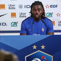 Gelandang AS Roma, Manu Kone Bungkam Ditanya Rumor Cabut ke Inter Milan dan Arsenal: Fokus Penuh untuk Timnas Prancis di Piala Dunia 2026