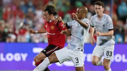 Facundo Pellistri. Sayap kanan Uruguay berusia 20 tahun ini telah jadi bagian Manchester United sejak awal musim 2020/2021 usai didatangkan dari Penarol dengan nilai transfer 8,5 juta euro. Tanpa sekalipun memperkuat tim senior, ia lantas dipinjamkan ke Alaves sejak tengah musim 2020/2021 dan kini baru saja kembali dari masa peminjaman. Dalam kemenangan 4-0 atas Liverpool di pramusim 2022/2023 ia berhasil menyumbang 1 gol bagi Setan Merah. Besar kemungkinan ia akan kembali dipinjamkan Manchester United di musim 2022/2023. (AFP/Jack Taylor)