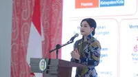 Kepala Eksekutif Pengawas Perilaku Pelaku Usaha Jasa Keuangan, Edukasi dan Pelindungan Konsumen OJK Friderica Widyasari Dewi dalam acara edukasi keuangan yang digelar di Pendopo Kantor Bupati Toba, Balige Sumatera Utara, Jumat (9/8/2024). (Dok OJK)