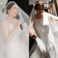 Tina Toon melalui akun Instagram pribadinya (@tinatoon101) mengabarkan bahwa dirinya telah resmi menikah dengan sang kekasih sejak bulan Juni 2023 lalu. Mari kita simak beberapa potret dari perayaan sakral pernikahan Tina Toon di sini. Foto: Instagram.