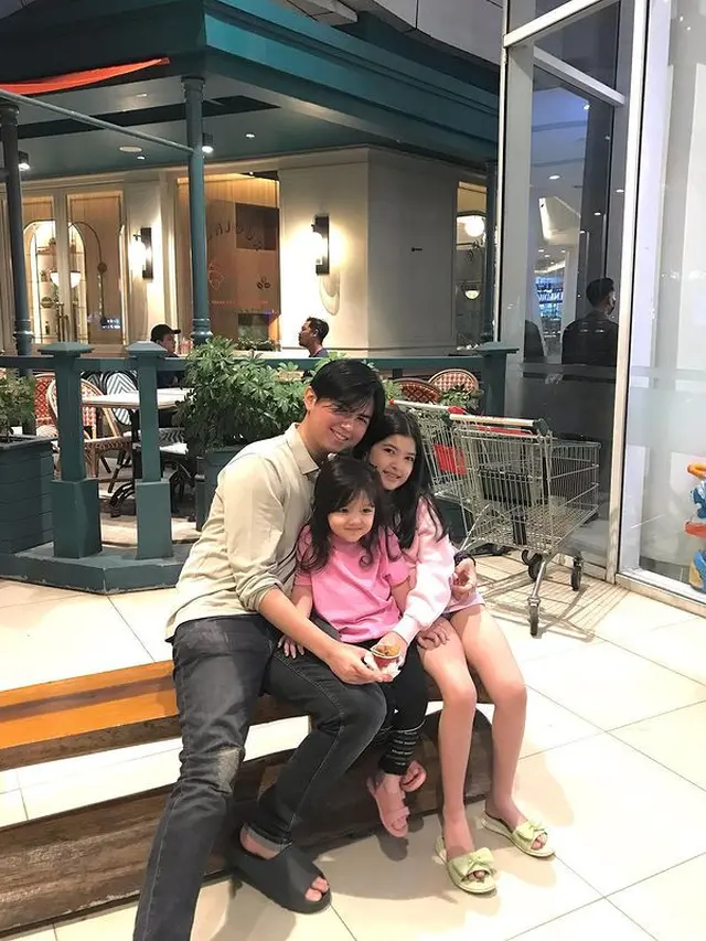 [Fimela] Adik sambung Sean Alexander