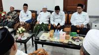 Rapat Syuriyah dan Tanfidziyah PCNU Pati di kediaman Ketua PWNU Jateng KH Abdul Ghaffar Rozin (Liputan6.com/Doc.PCNU Pati)