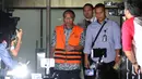 Jero Wacik usai menjalani pemeriksaan di KPK, Jakarta, Selasa (12/5/2015). Jero diperiksa terkait kasus pemerasan saat ia menjabat sebagai Menteri ESDM. (Liputan6.com/Helmi Afandi) 