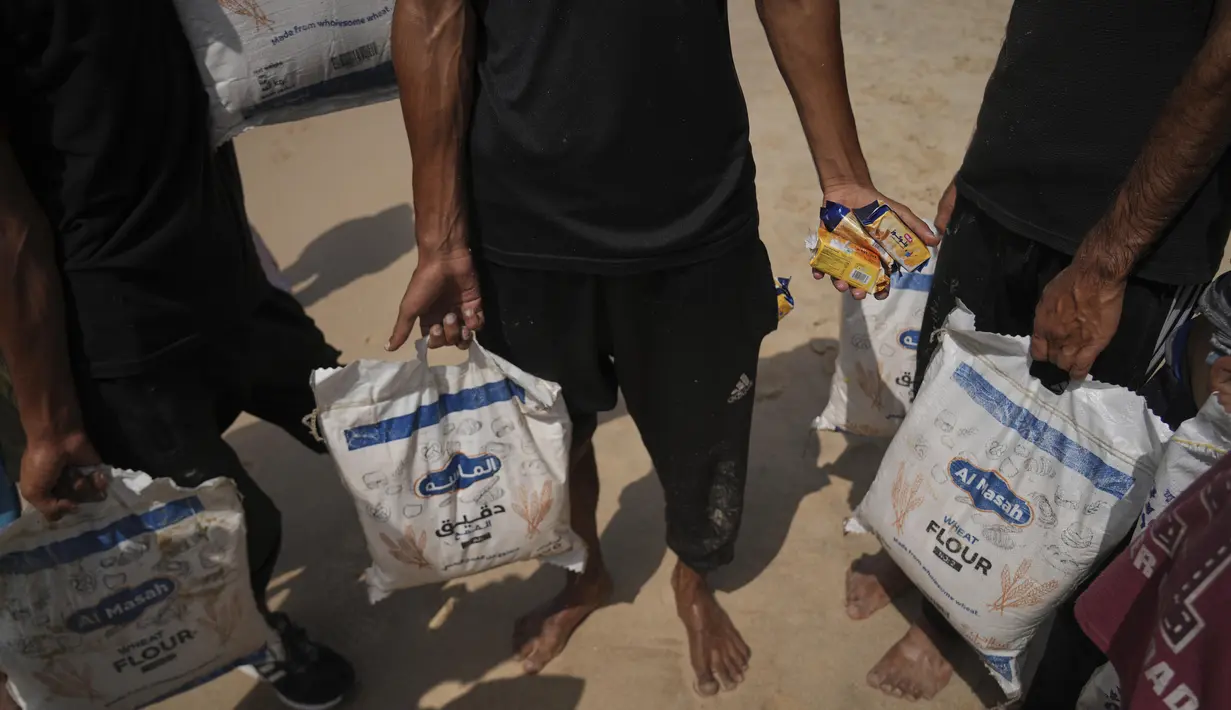 Program Pangan Dunia (WFP) menyebut sepertiga warga Gaza kini hidup berhari-hari tanpa makanan, dengan 470.000 orang dalam kondisi nyaris kelaparan massal. (AP Photo/Abdel Kareem Hana)
