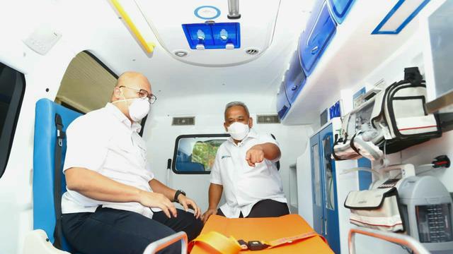 Pelindo III Sumbang Mobil Ambulance