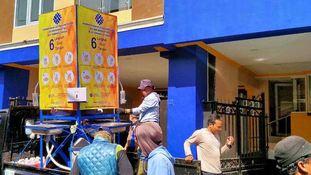 Cegah Penyebaran Covid-19, Kemnaker Distribusi 20 Unit Wastafel Portabel   