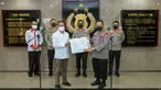 Izin pelaksanaan BRI Liga 1 langsung diserahkan oleh Kapolri Lestyo Sigit Prabowo kepada Menpora Zainudin Amali yang berlangsung di Mabes Polri pada Senin, 23 Agustus 2021. (Foto: Dok. Humas Kemenpora)