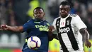 Striker Juventus, Moise Kean, berebut bola dengan bek Udinese, Nicholas Opoku, pada laga Serie A di Stadion Allianz, Turin, Jumat (8/3). Juventus menang 4-1 atas Udinese. (AFP/Miguel Medina)