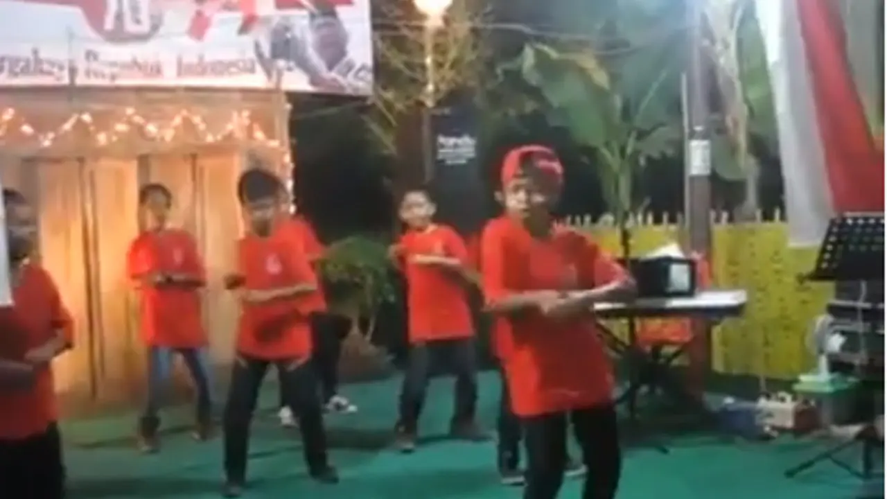 Hiburan di Hari Senin, Fokus Sama Penari yang Paling Depan