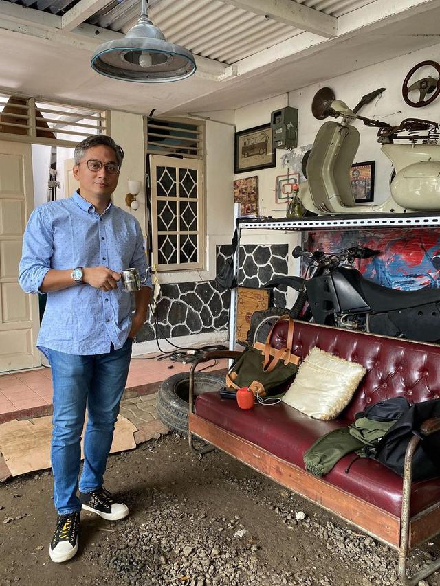 7 Potret Andi Bachtiar, Sutradara Catatan Akhir Sekolah The Series yang Jadi Sorotan