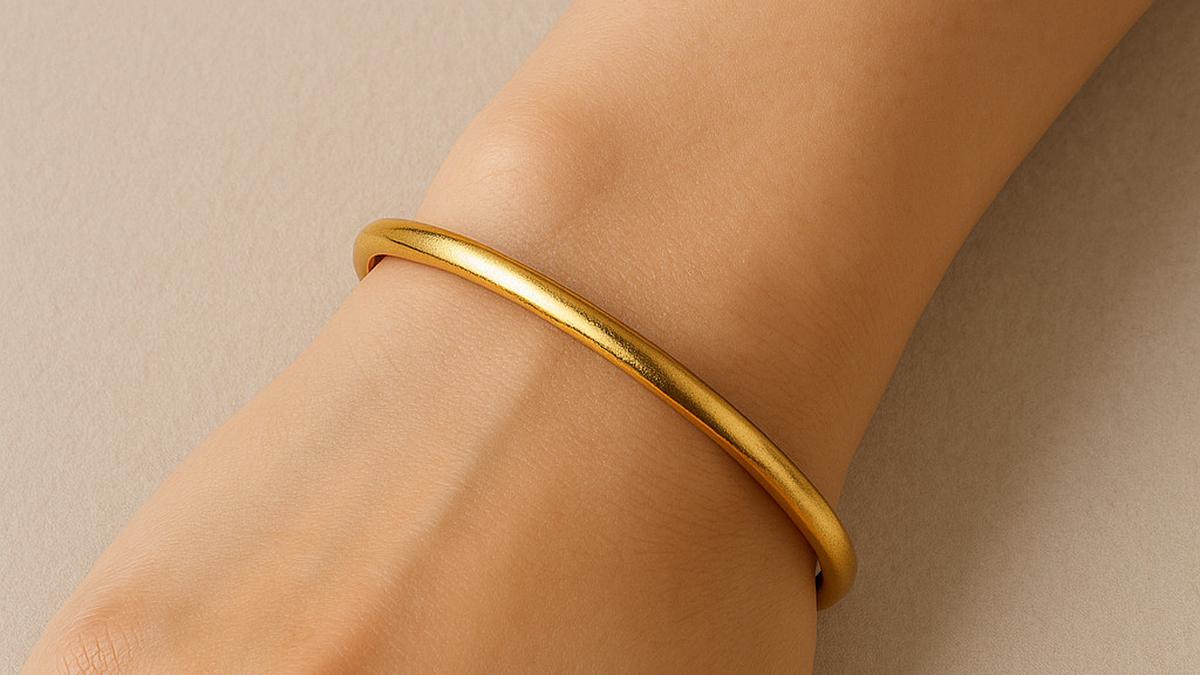 7 Model Gelang Emas Bangle Ringan dan Kuat, Cocok Dipakai Sehari-hari