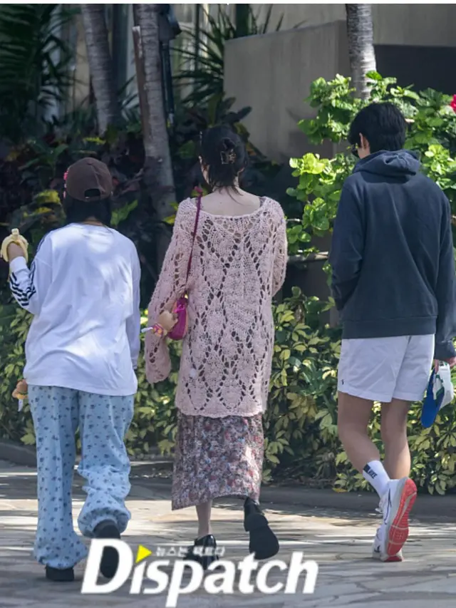 Dispatch menangkap kegiatan Han So Hee dan Ryu Jun Yeol di Hawaii. [Foto: Instagram/koreadispatch]