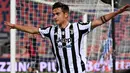 Penyerang Juventus, Paulo Dybala, melakukan selebrasi usai mencetak gol ke gawang Bologna pada laga Liga Italia di Stadion Renato-Dall'Ara, Minggu (23/5/2021). Juventus menang dengan skor 4-1. (AFP/Andreas Solaro)