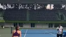 Luna Maya bermain tenis [Instagram/lunamaya]