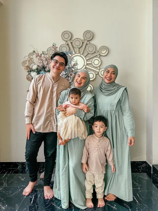 6 Potret Irish Bella Rayakan Lebaran Tanpa Ammar Zoni, Tetap Bahagia dengan Anak