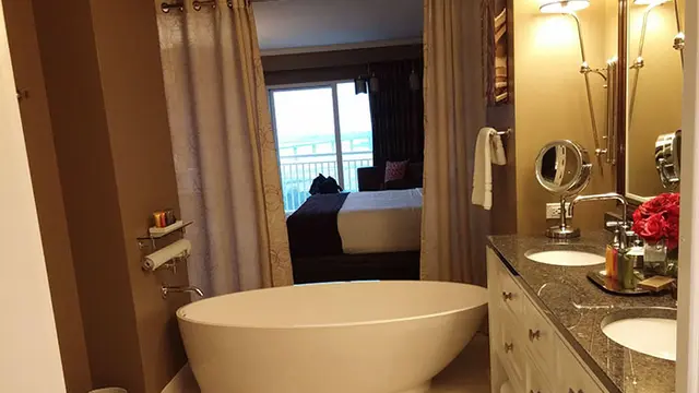 kamar mandi absurd