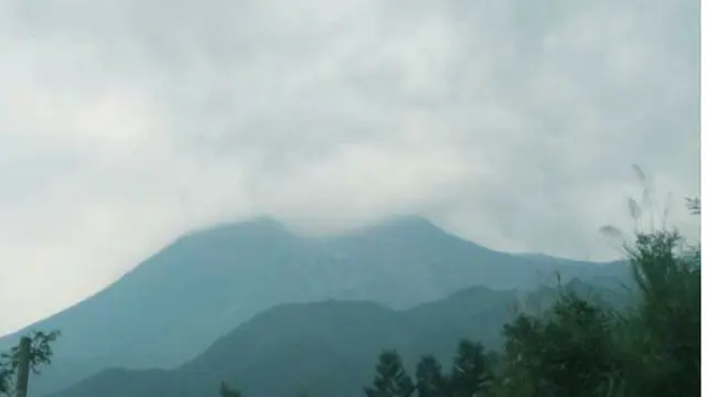 Gunung Merapi Kembali Semburkan Abu Vulkanik