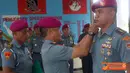 Citizen6, Sidoarjo: Komandan Brigade Infanteri-1 Marinir Kolonel Marinir Amir Faisol memimpin serah jabatan Wadan Brigif-1 Maryang di Loby Brigif-1 Mar Trian Mar R. Suhadi Sidoarjo, Senin (24/10). (Pengirim: Budi Abdillah)