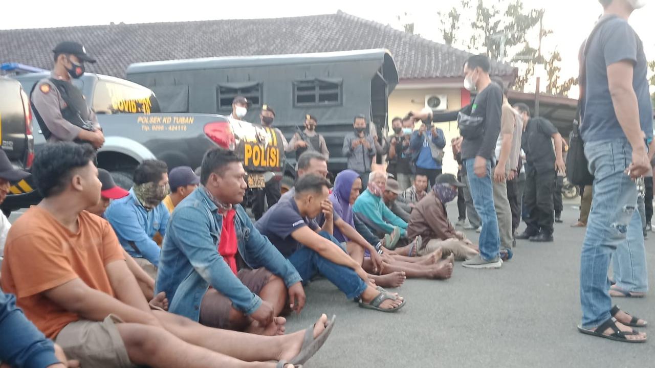Gara-gara 1000 Selebaran Provokasi Berbahasa Jawa Beredar di Blora, 24 Terduga Pelaku Diamankan. (Liputan6.com/Ahmad Adirin)
