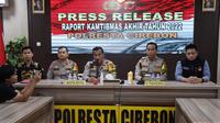 Jajaran Polresta Cirebon saat menggele konferensi pers rekayasa lalu lintas jelang tahun baru. (istimewa)