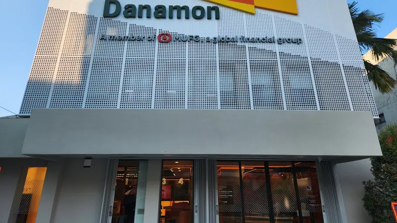 PT Bank Danamon Indonesia Tbk (Danamon) memastikan nasabah dapat melakukan berbagai transaksi keuangan yang pastinya akan meningkat selama periode libur Natal dan Tahun Baru. (Dok Danamon)