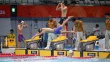 Samuel Maxson Septionus, salah satu penerima beasiswa student athlete dari Bakti BCA, saat tampil dalam ajang Asian Games 2026. Ia turut berkontribusi pada rekor nasional di nomor estafet 4×100m Freestyle bersama Liquor Harrison Andoko. (Bola.com/BCA)