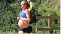 Lari jadi bagian tak terpisahkan dari perempuan yang satu ini, termasuk saat hamil besar.