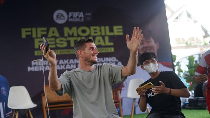 <p>Nick Kuipers Main FIFA Mobile saat gelaran acara FIFA Mobile Festival di Bandung. (Doc: Istimewa)</p>
