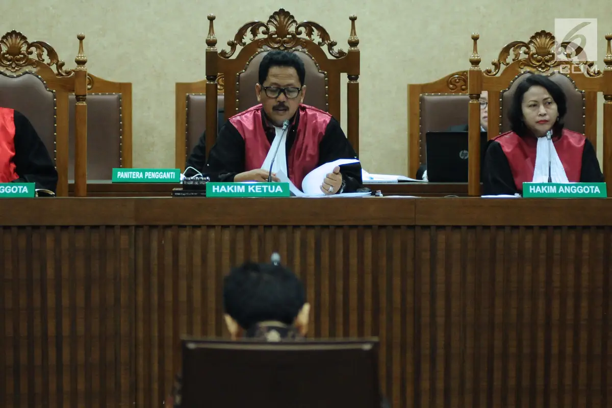 Berbatik, Setya Novanto Jalani Sidang Lanjutan Dugaan Korupsi e-KTP