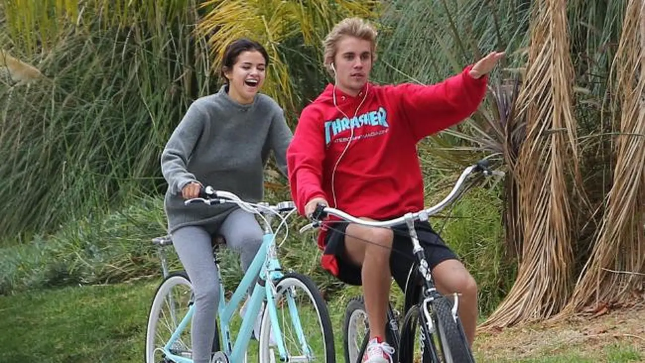 Trik Membuat Mantan Cemburu ala Selena Gomez ke Justin Bieber
