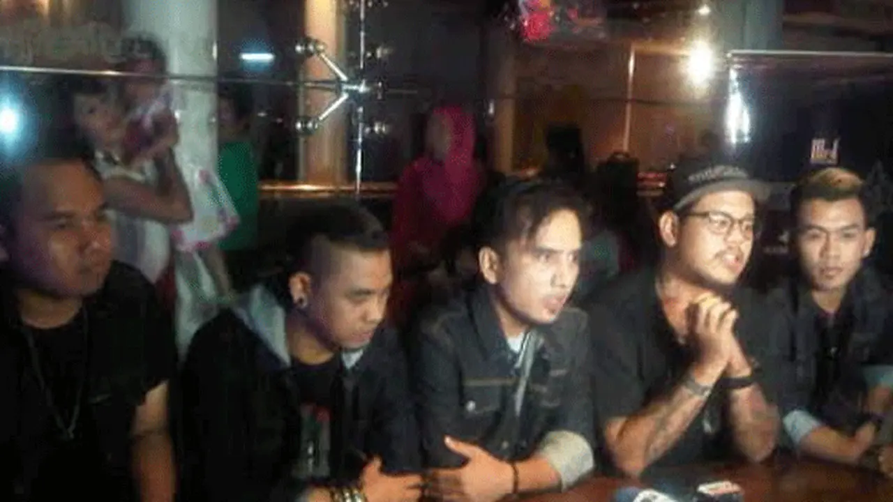 Tektona Band