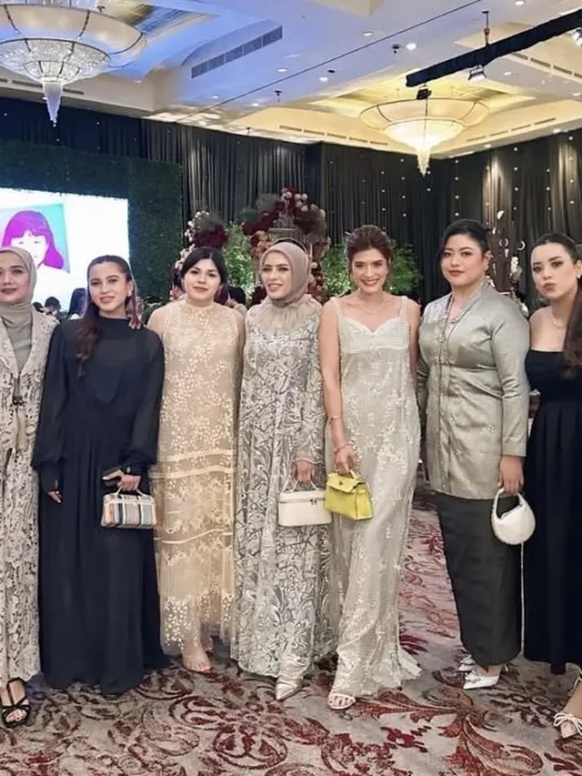 Carissa Puteri saat Kondangan Rio Haryanto dan Athina.