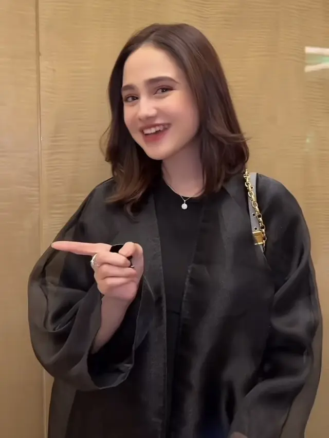 Penampilan Syifa Hadju saat Buka Puasa Bersama Geng Mamayu. [@dindahw]