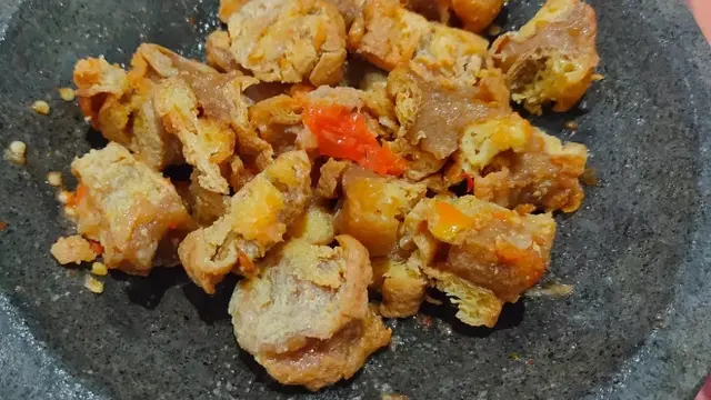 Tahu Bakso Penyet Sambal Bawang