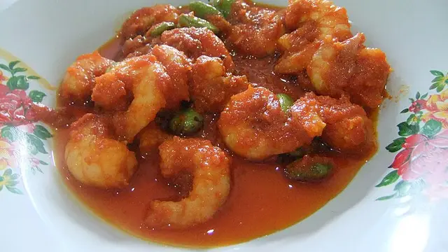 Sepiring udang balado Padang