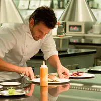 Adegan Bradley Cooper di film Burnt. Foto: http://www.eonline.com/
