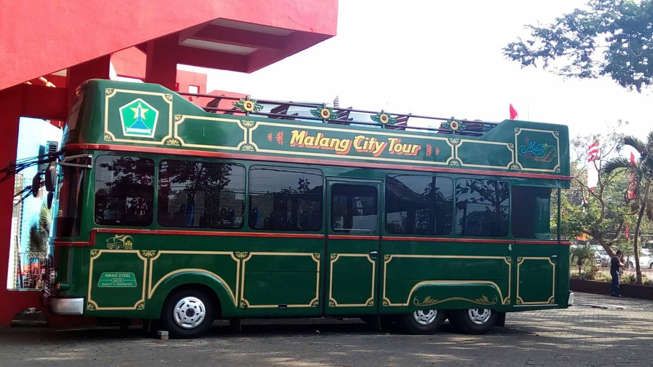 Bus Tingkat Macito, Dulu Antar Wisatawan Sekarang Teronggok di Parkiran Stadion