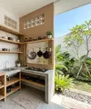 Dapur Semi Outdoor dengan Rak Terbuka/ Desain Dapur Semi Outdoor untuk Rumah Pedesaan (Sumber; gemini.com)