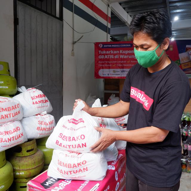 50 Warung Mitra Bukalapak Salurkan 10 Ribu Paket Sembako Di Tengah Pandemi Tekno Liputan6 Com