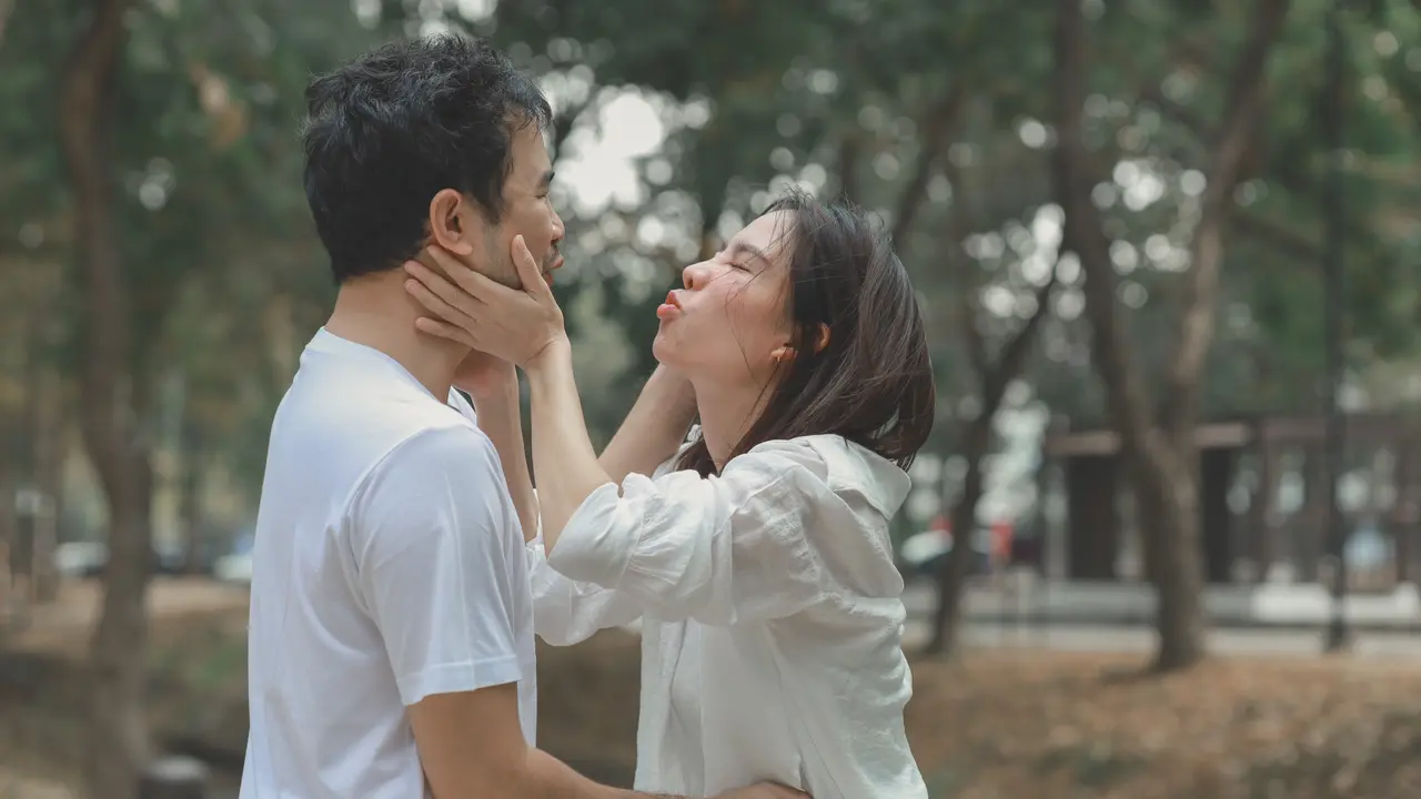couple agustus cemburu