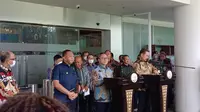 Menteri Perdagangan (Mendag) Zulkifli Hasan dan Jaksa Agung RI St Burhanuddin melakukan penandatanganan nota kesepahaman atau Memorandum of Understanding (MoU) di Kantor Kejaksaan Agung, Jakarta, Jumat (16/9/2022).