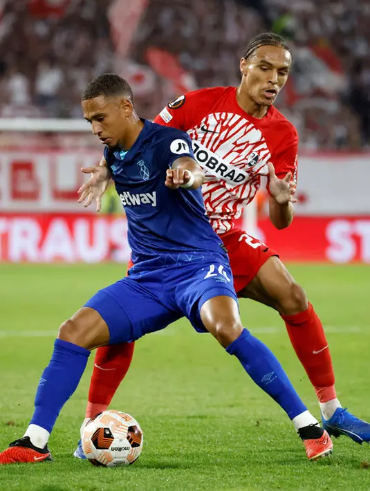 <p>Keunggulan satu gol ini mampu dipertahankan anak asuh David Moyes hingga babak pertama berakhir. (Philipp von Ditfurth/dpa via AP)</p>