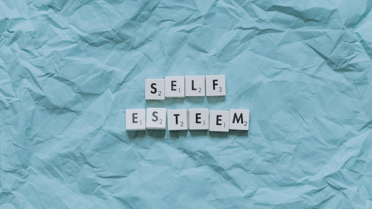 Suka Menunda Pekerjaan dan Rendah Diri, Ini Tanda Seseorang Lakukan Self-Sabotage