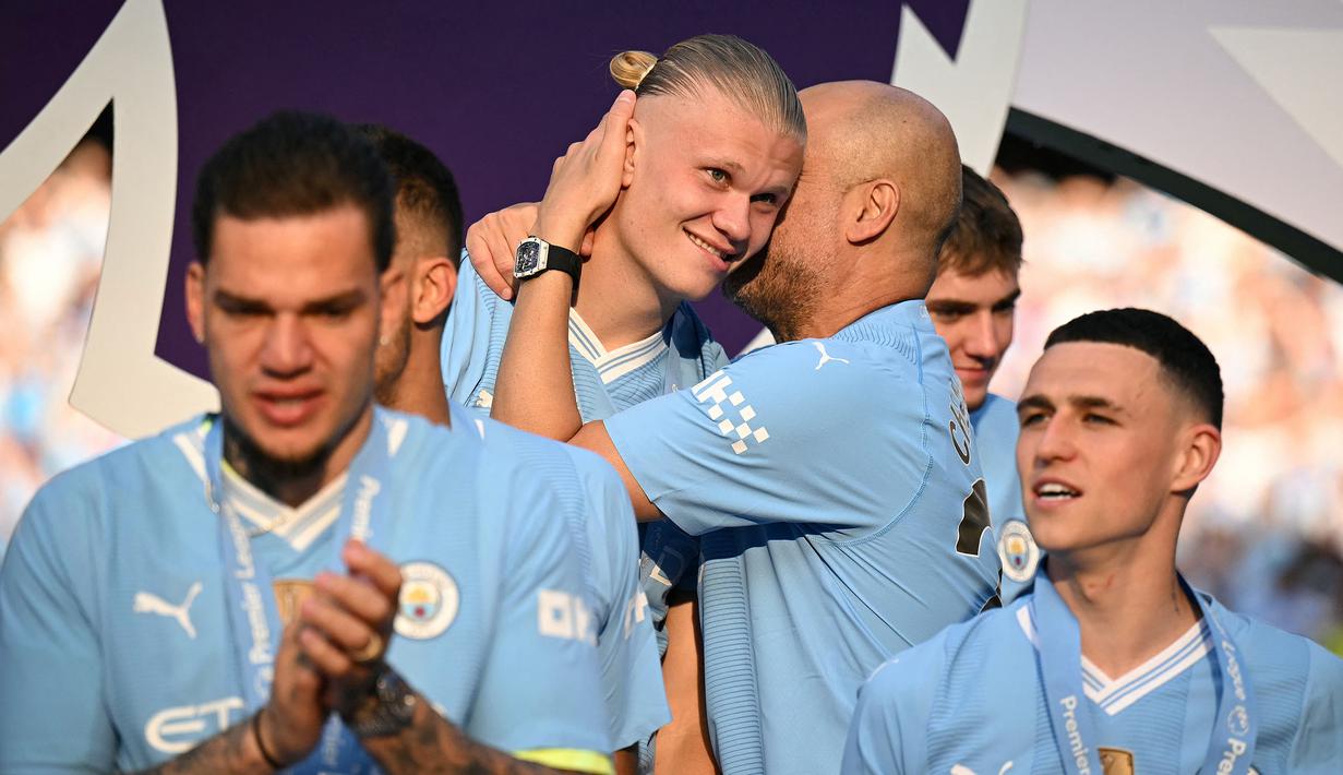 Selain itu, faktor Pep Guardiola serta rasa lapar akan gelar juara di City sebagai faktor kunci yang meyakinkannya untuk bertahan lebih lama di Etihad Stadium. (AFP/Oli Scarff)
