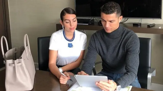 7 Potret Mesra Cristiano Ronaldo dan Pacar, Miliki Rencana Menikah
