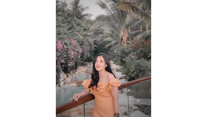 6 Potret Natural Pemeran Ustazah Aisyah di Sinetron Pesantren Rock n' Dut, Memesona (sumber: Instagram.com/badriyahafiff)