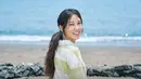 Dalam potongan gambar lainnya, Seo Mok Ha memiliki senyum cerah di wajahnya meskipun dia tidak punya waktu untuk istirahat sepanjang hari karena harus berjuang bertahan hidup.