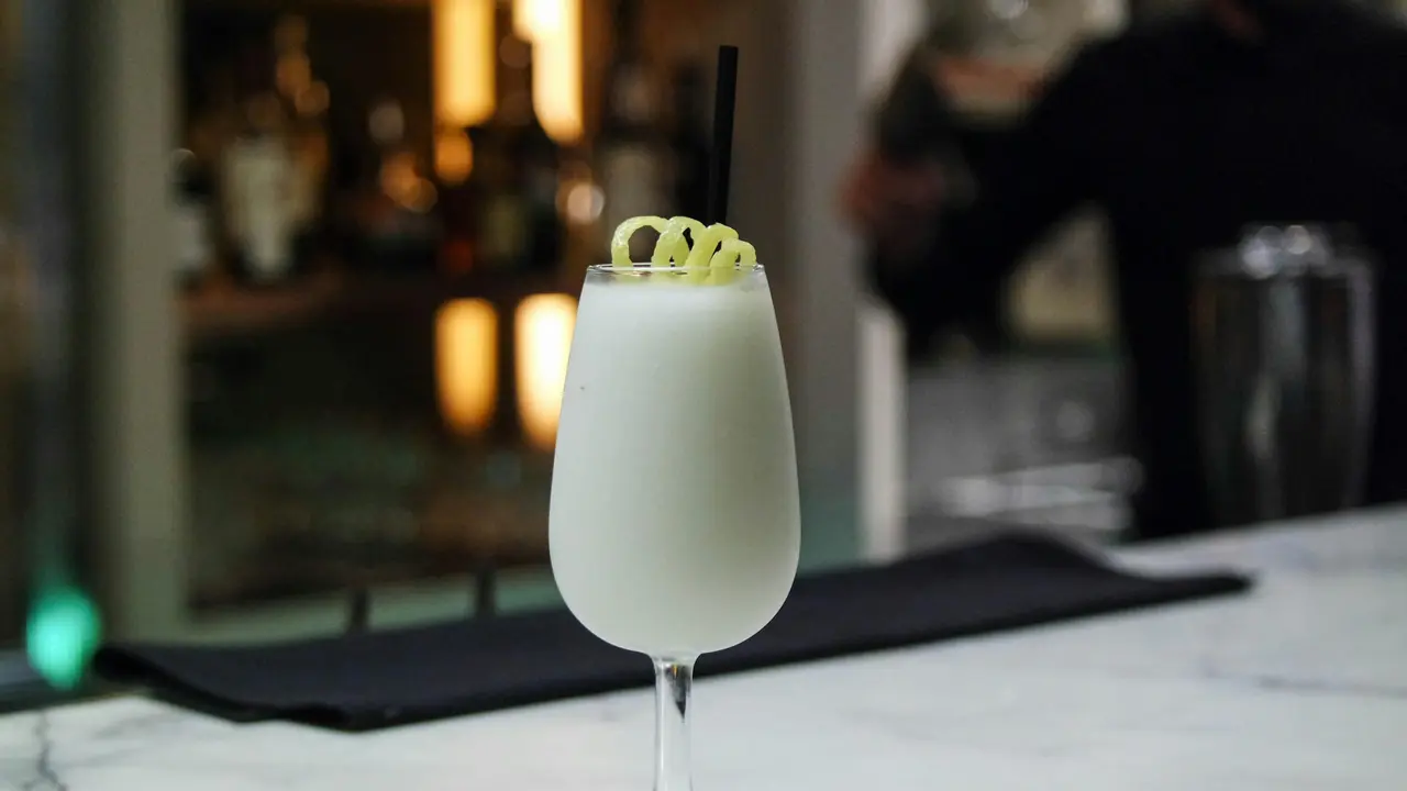 Contoh ilustrasi coconut milkshake